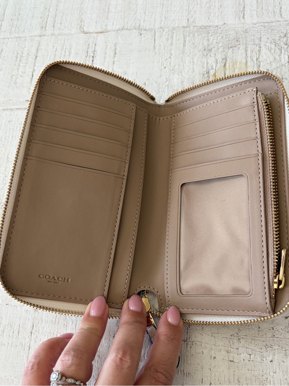 Coach Medium ID Zip Wallet with Floral Whipstitch in Chalk Pebbled Leather - Picture 7 of 15